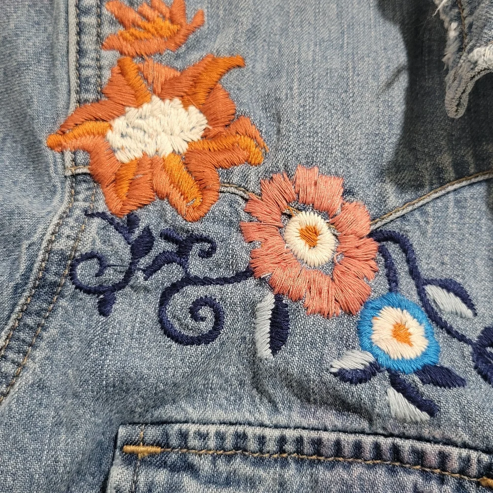 Lucky Brand Women's Embroidered Western Denim Pearl Snap Shirt Size S Distressed - Picture 13 of 16